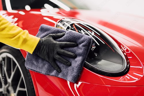 Foto-Duschvorhang nach Maß - A man cleaning car with cloth, car detailing (or valeting) concept. Selective focus. (von hedgehog94)