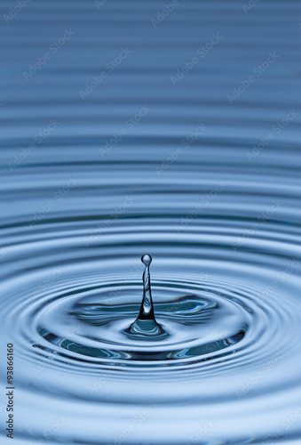 Plissee mit Motiv - Blue water drop falling (von Lukas Gojda)